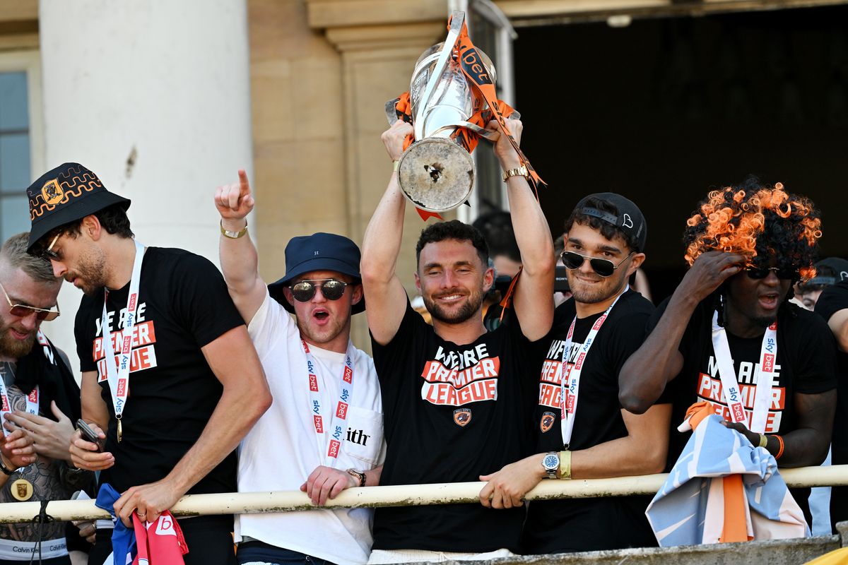 Lewie Coyle lifts the play-off final trophy during the Hull City parade