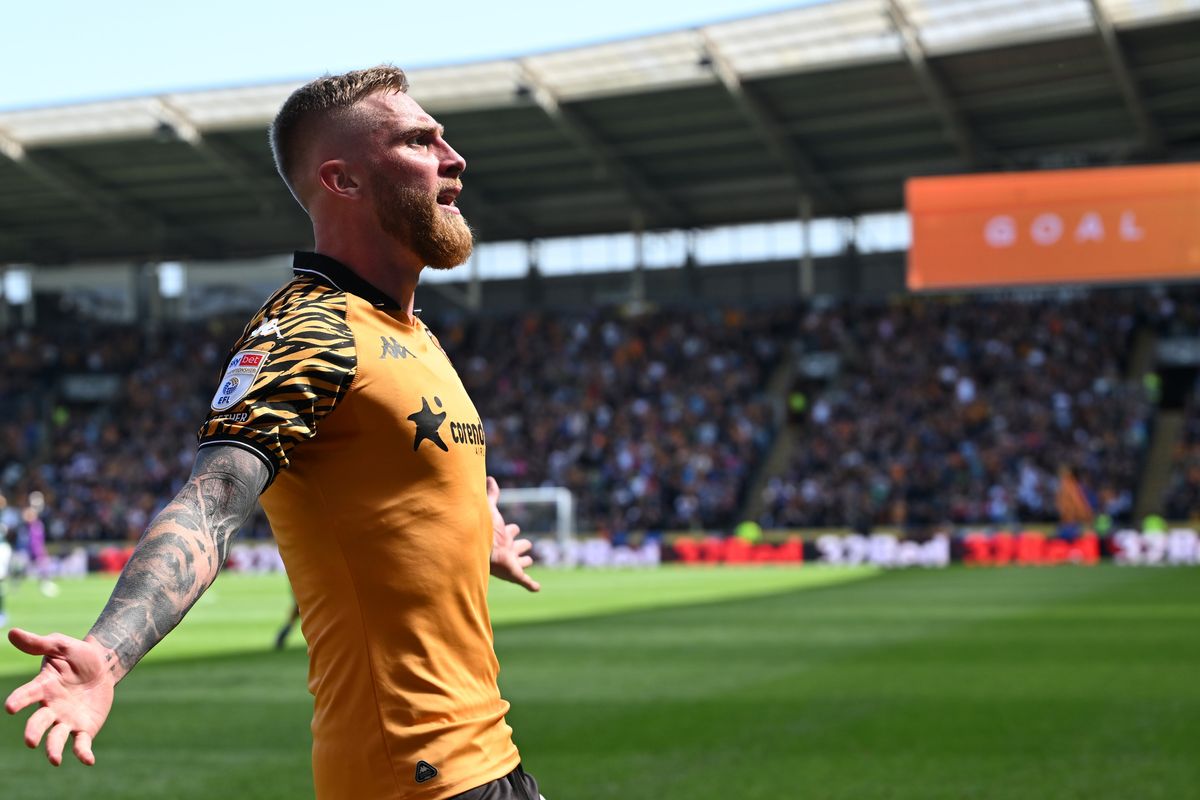 Oli McBurnie scored the winner to send Hull City into the play-offs