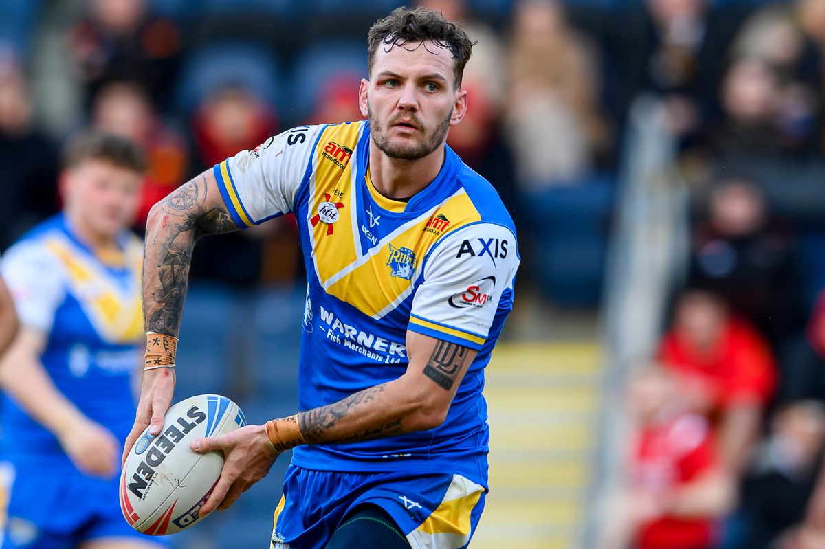 Hull FC have acquired Leeds Rhinos forward Ethan O'Neill on loan.