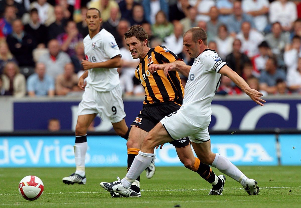 Hull City's Samuel Ricketts (centre) and Fulham's Danny Murphy battle for the ball.