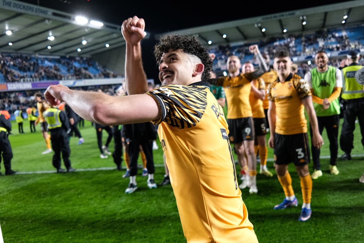 Mo Belloumi celebrates at The Den