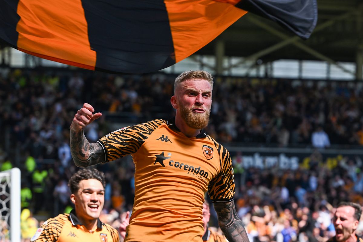 Oli McBurnie celebrates scoring Hull City's second against Norwich City