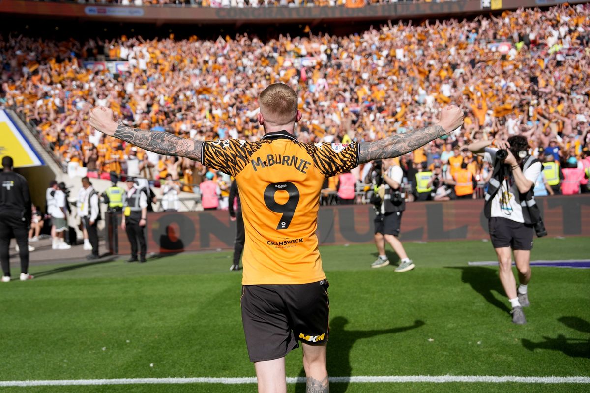 Oliver McBurnie of Hull City celebrates