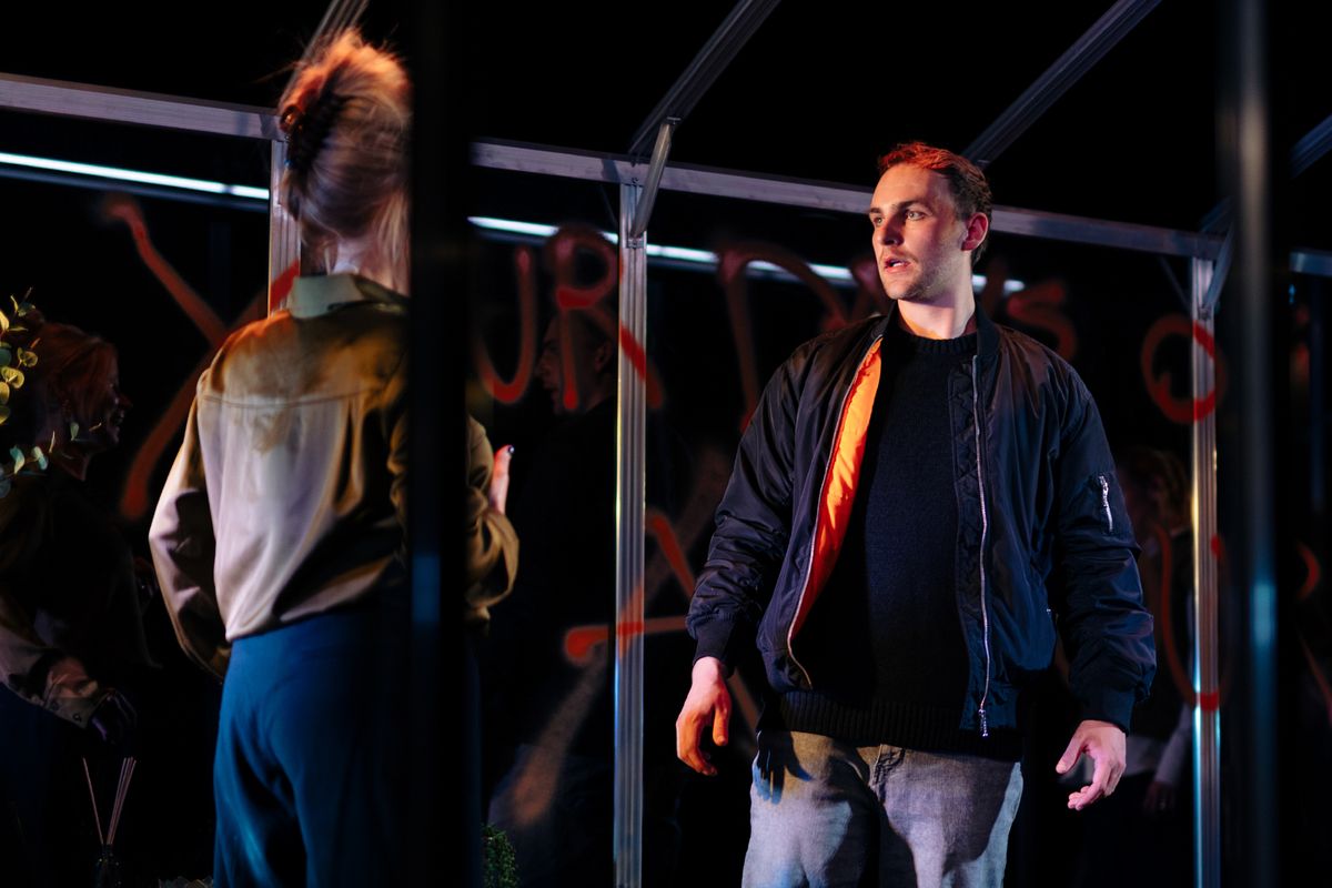 Sam Waites performing in Isabelle