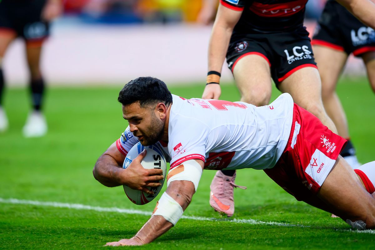 Hull KR's Rhyse Martin scores a try against Wigan