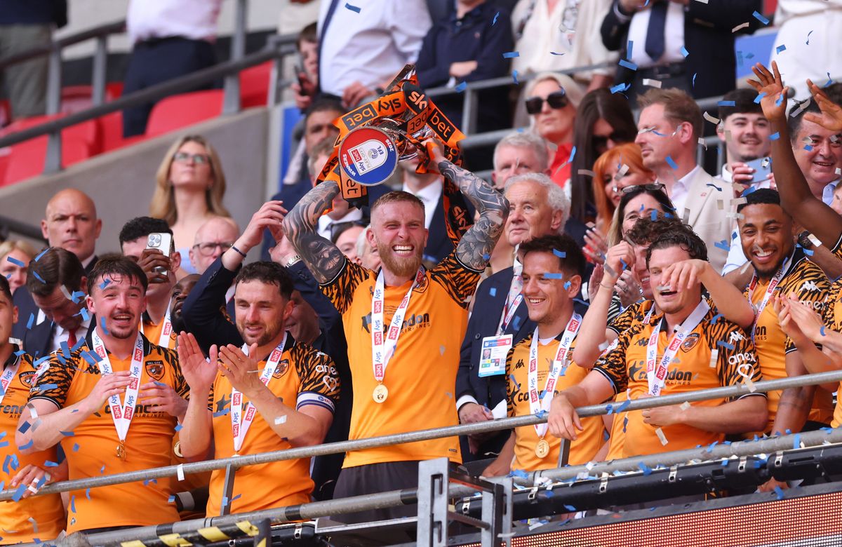 Oli McBurnie of Hull City celebrates with the trophy after being promoted to the Premier League