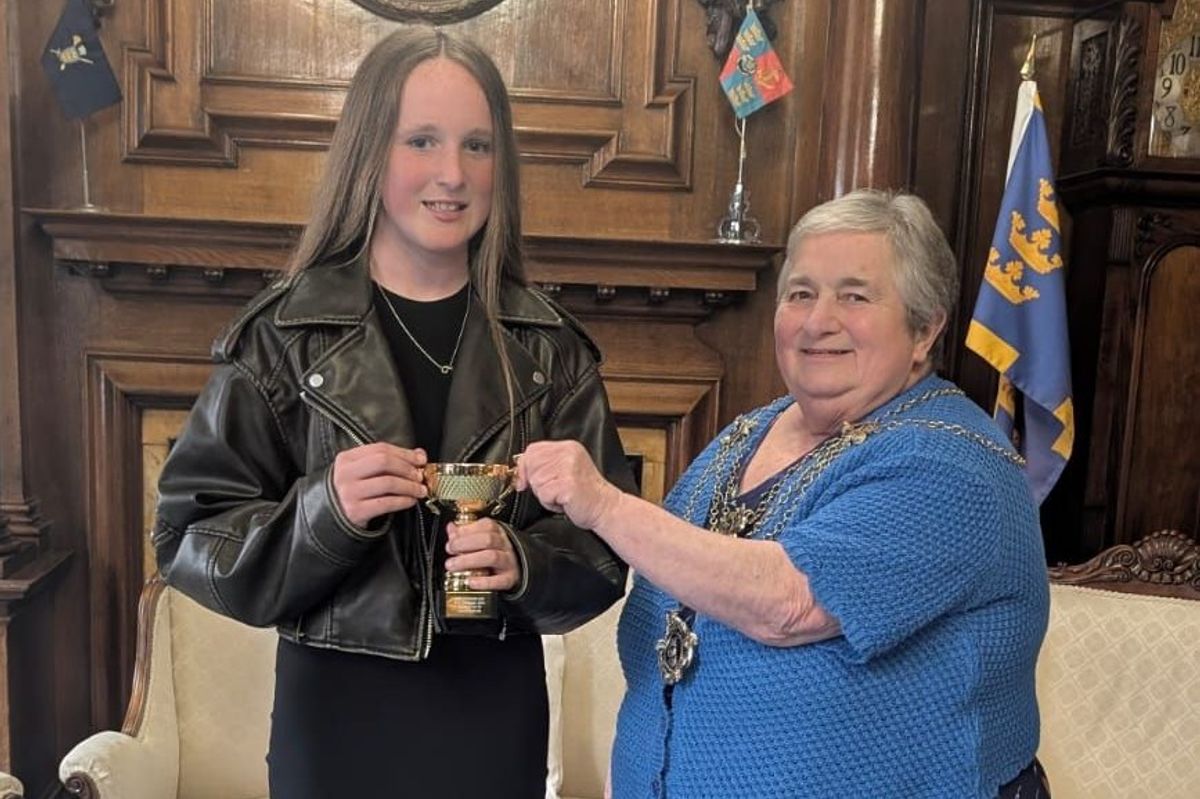 The 2025 winner of the Amy Johnson Cup for Courage, Chloe, of Kingswood, Hull, receives her replica prize from 2025-26 Lord Mayor of Kingston upon Hull, Councillor Cheryl Payne
