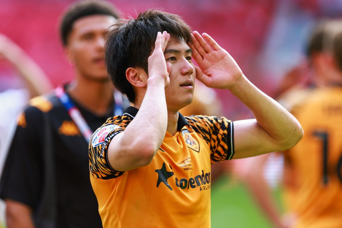 Yu Hirakawa looking for his family and friends at Wembey Stadium
