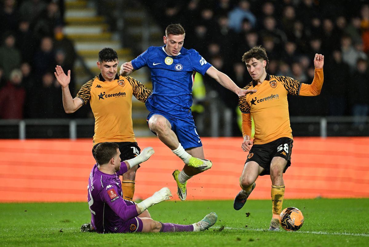 Liam Delap in action for Chelsea against Hull