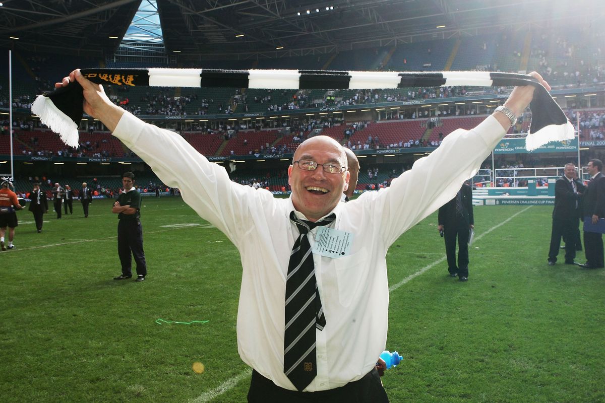 John Kear celebrates Hull FC's 2005 Challenge Cup win.