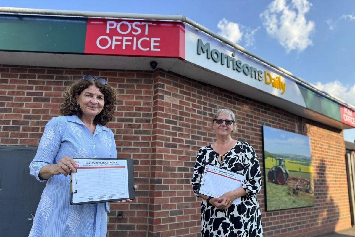 Dame Diana Johnson MP (Labour - Hull North and Cottingham) and Cllr Sharon Hofman (Labour - Bricknell Ward) co-launch a petition to 'save our local Post Office'