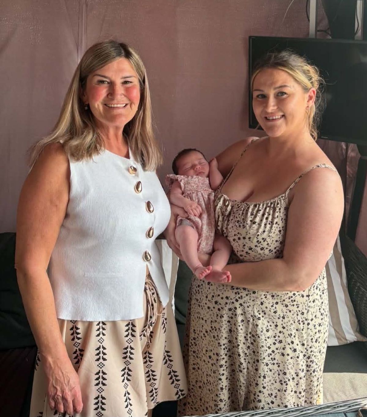 Wendy Robinson, left, and Amy Robinson with new baby Darcie