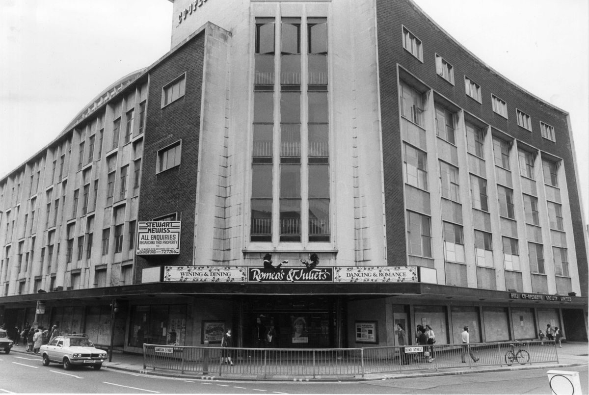 The Hull Co-operative Society building on Jameson Street / Bond Street corner as it was in 1983. This entrance will be recognised by many of a certain age who will remember this as the way in to access the top floor disco, Romeo and Juliets (with the function room called Silks. The disco was known as Baileys before that and the Skyline ballroom previously. The disco closed down in the early 1990s after police conducted a huge raid after concerns were expressed over drugs being used by patrons. 