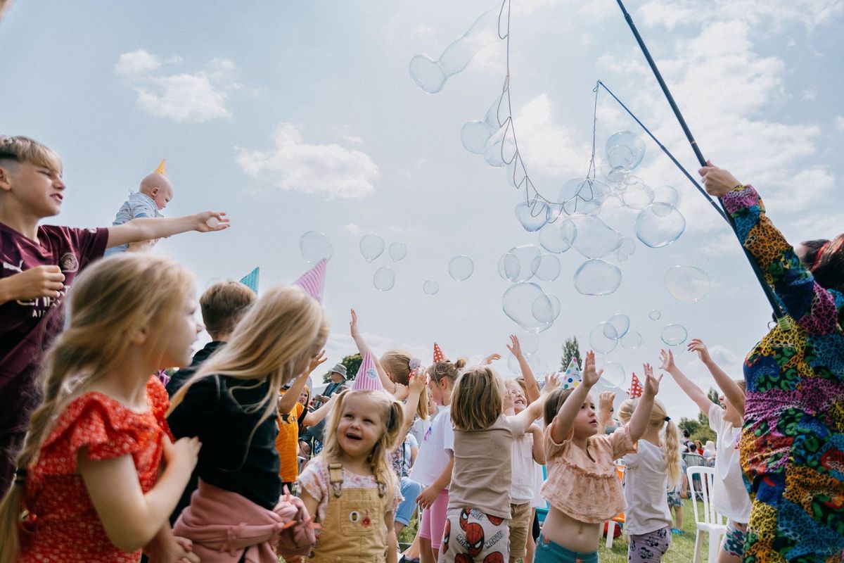 Summer bubbles from Back to Ours