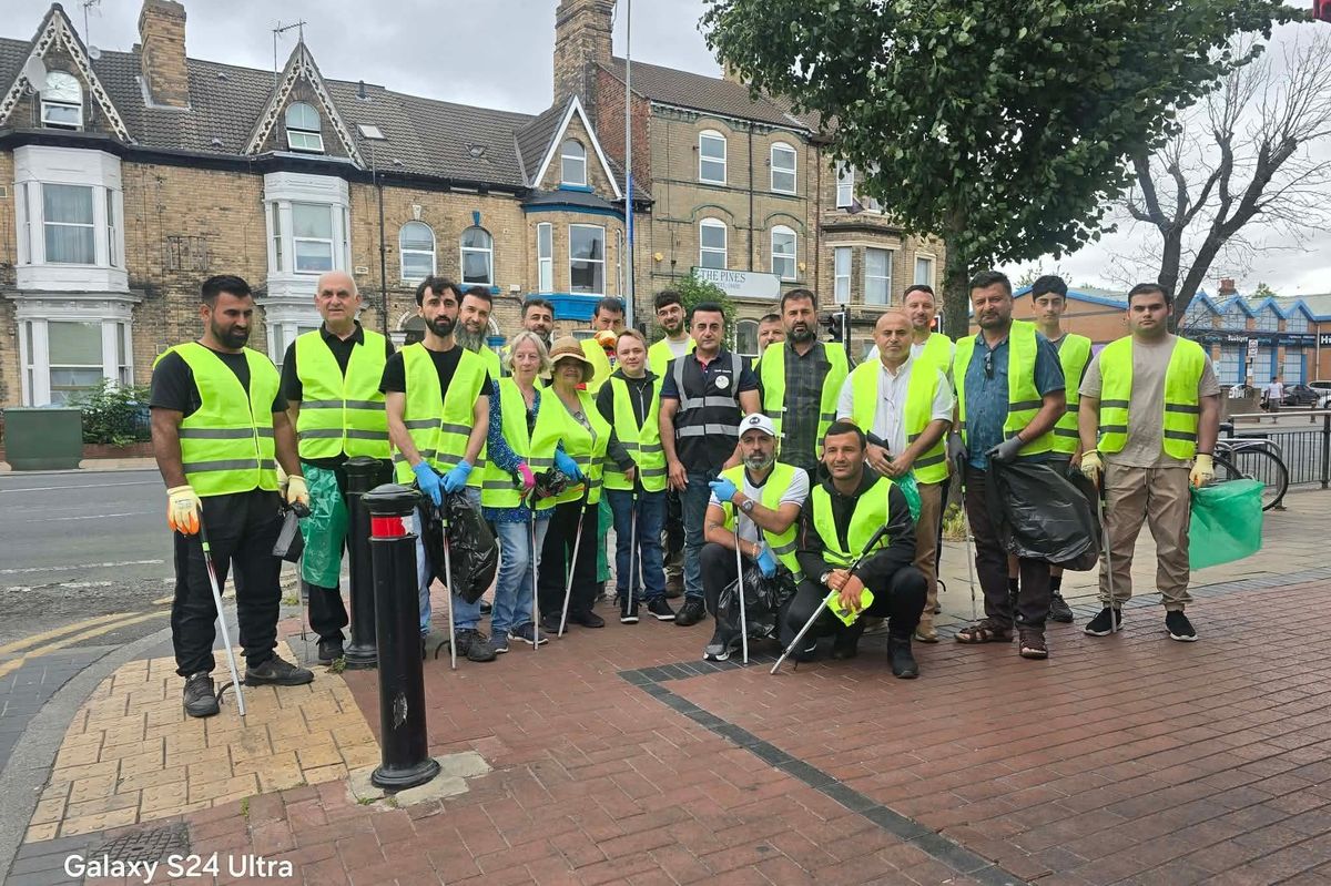 'Litter-pick army' of volunteers out in the Spring Bank area of Hull