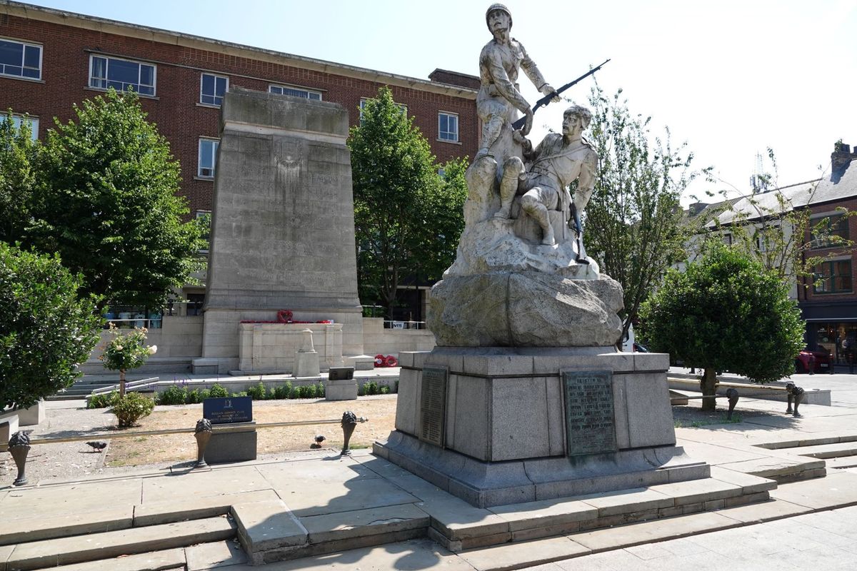 War memorials in Hull's Paragon Square 