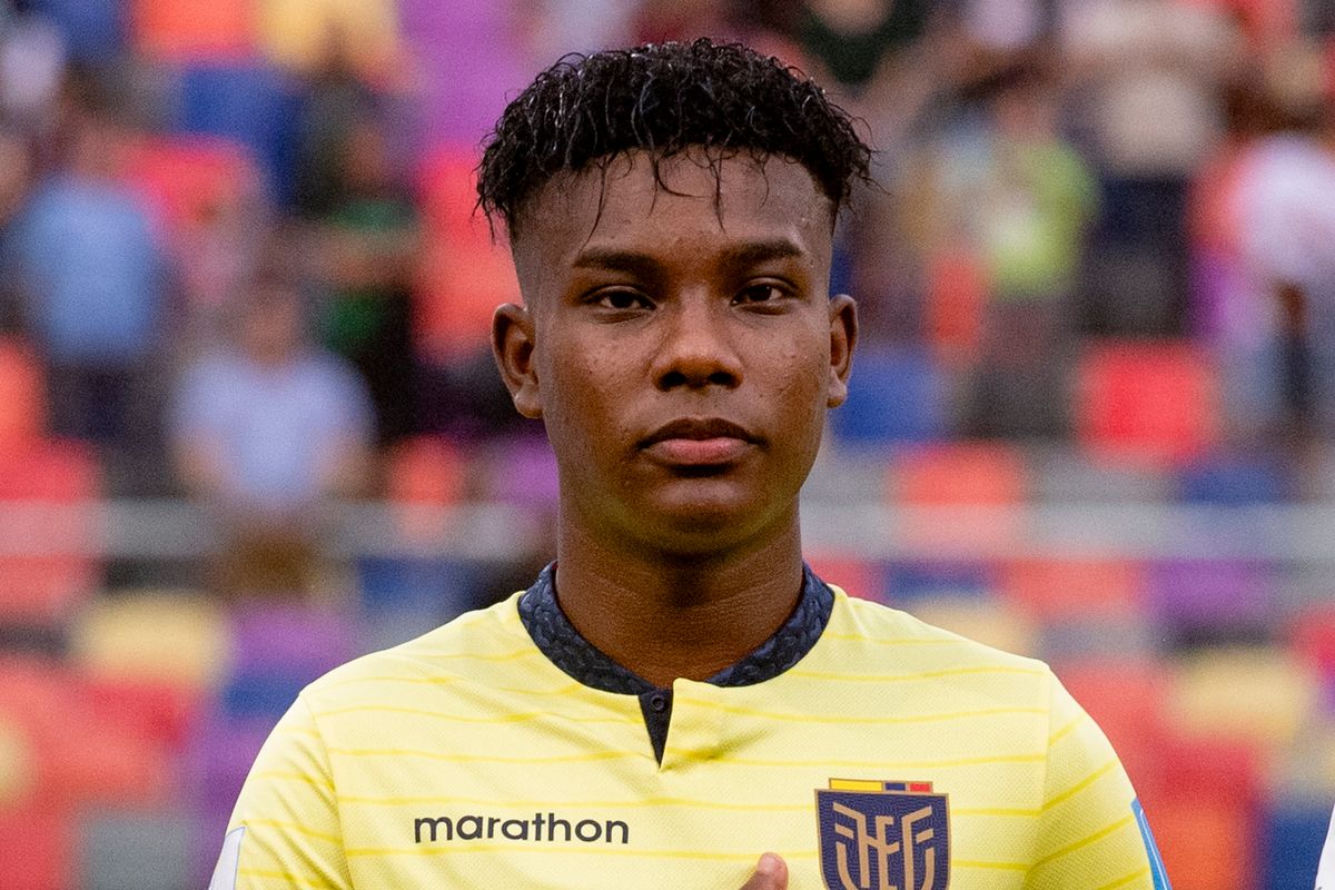  Ecudaor midfielder Oscar Zambrano is set to return to the MKM Stadium
