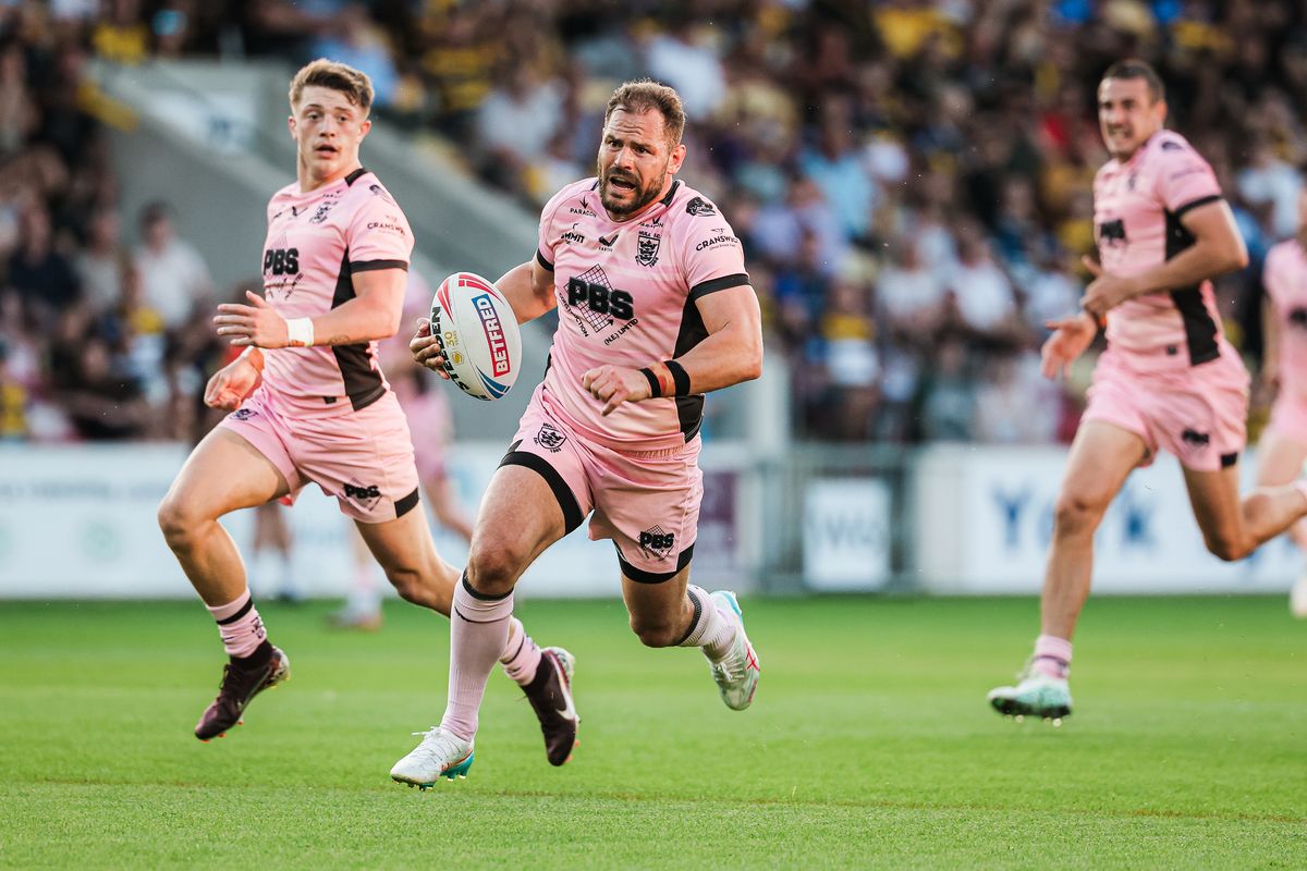 Hull FC skipper Aidan Sezer runs away to score a try. 