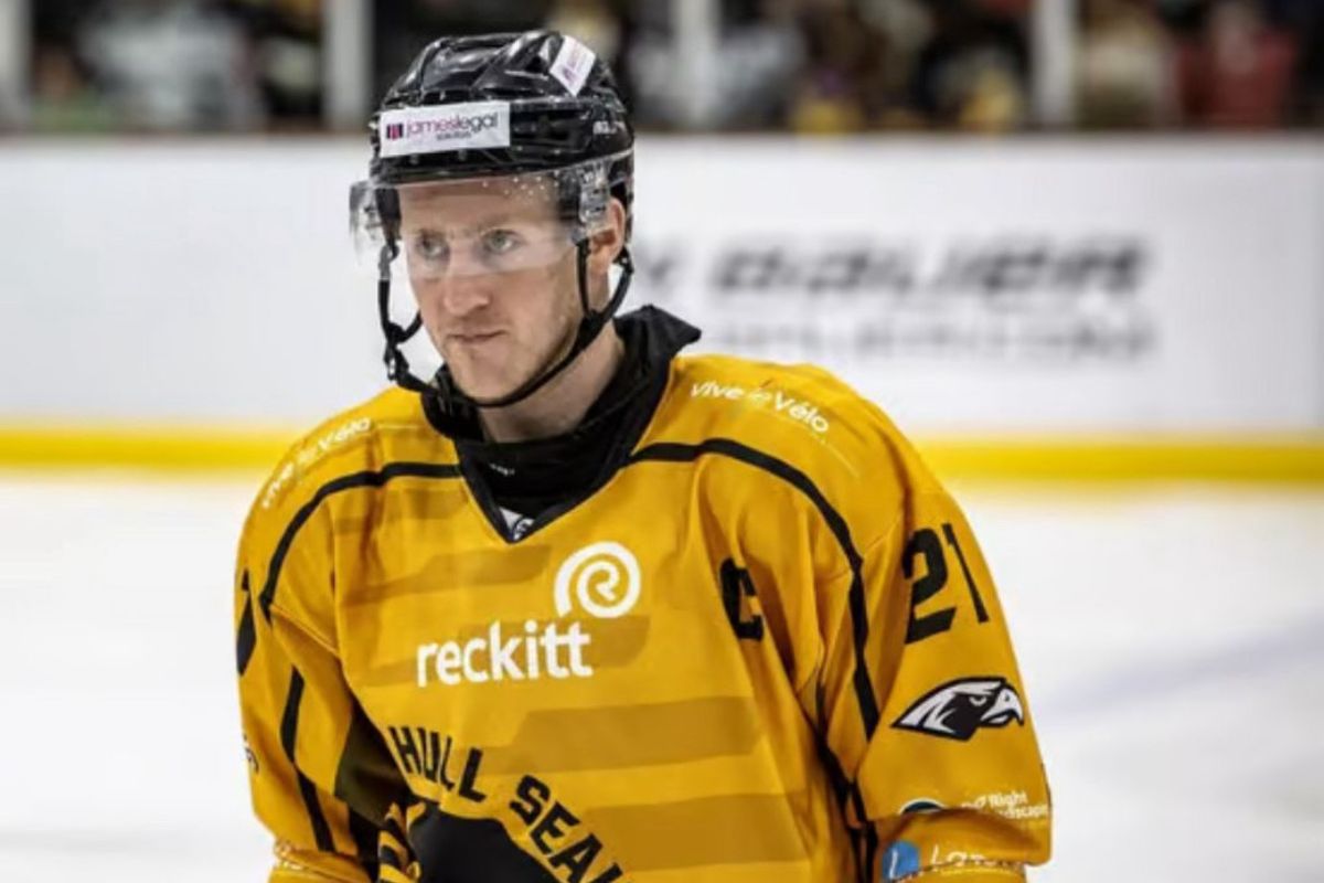 Bobby Chamberlain, Hull Seahawks' captain on the ice
