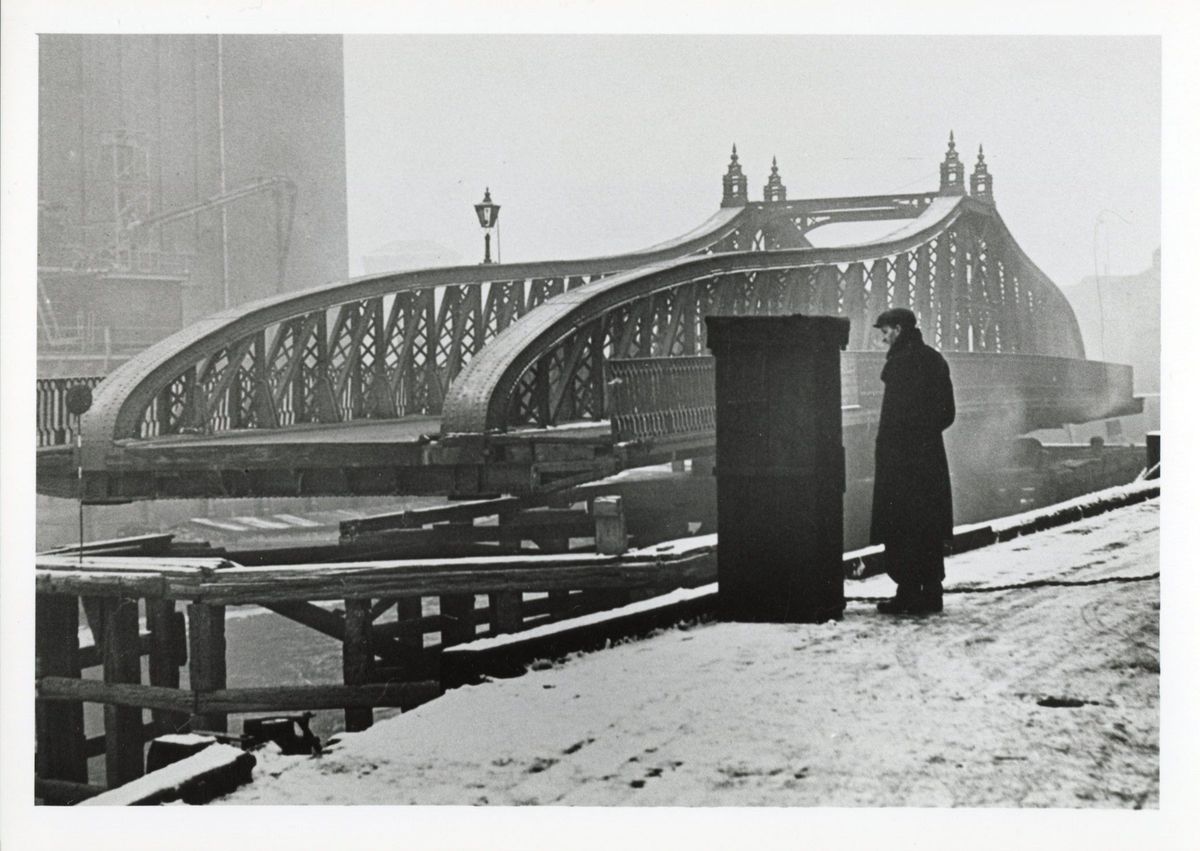 The original Drypool Bridge opened on September 13, 1888