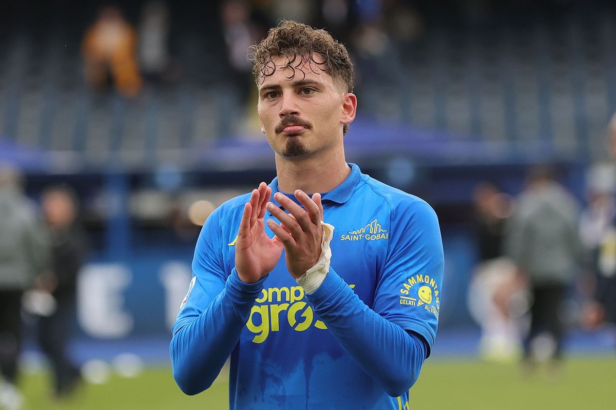 Sebastiano Esposito applauds