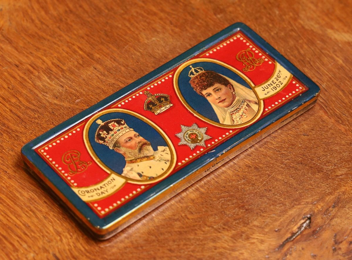 Silver chocolate box that made £1,700 at auction