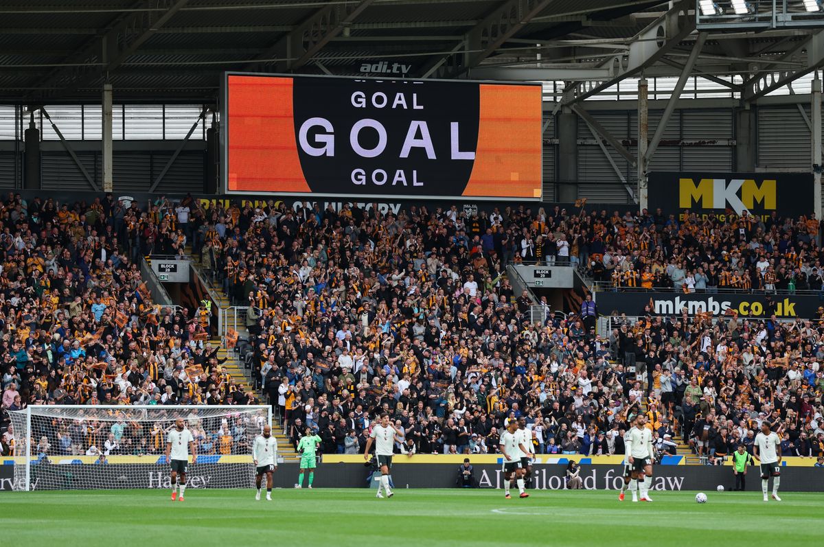 Manchester United players dejected after Semi Ajayi of Hull City (not pictured) scores the opening goal during the Premier League 2026/27 match between Hull City and Manchester United at MKM Stadium on August 22, 2026 in Hull, England