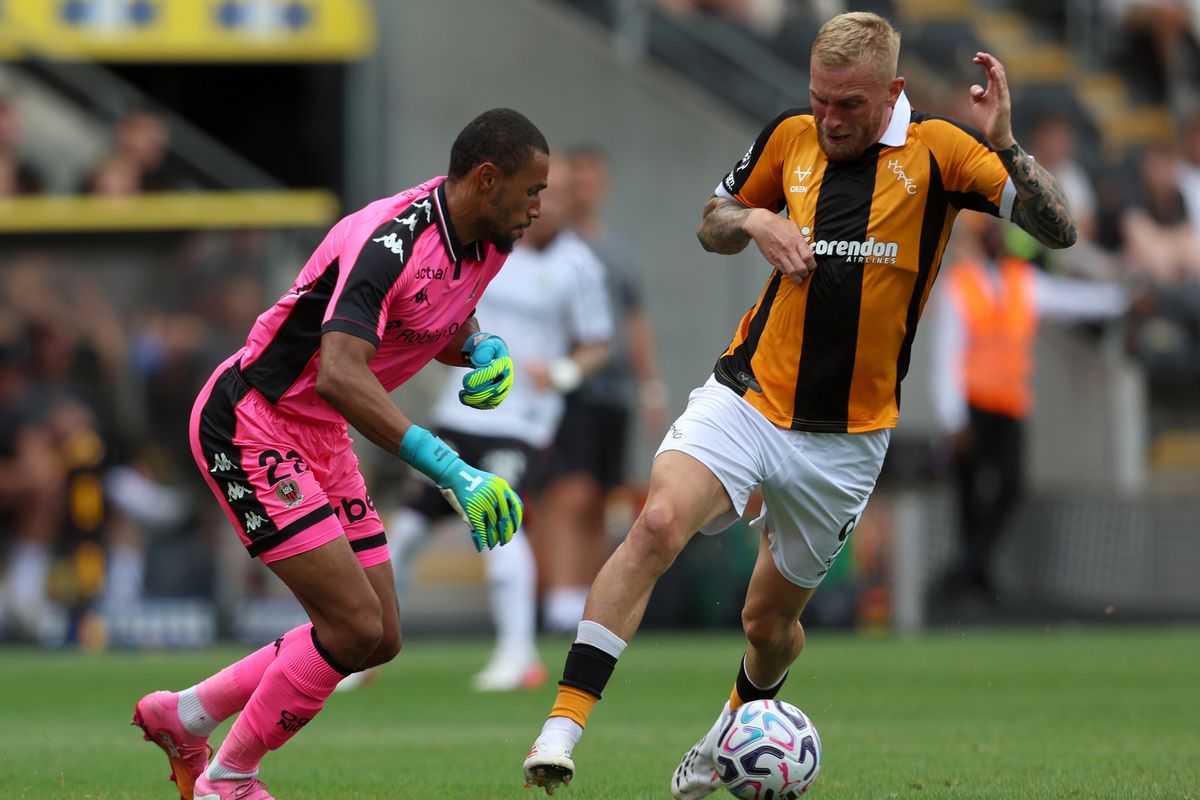 Yéhvann Diouf of OGC Nice is challenged by Oli McBurnie of Hull City