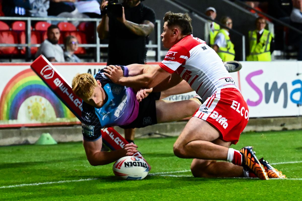 Harvey Barron scored his first senior hat-trick for Hull FC.