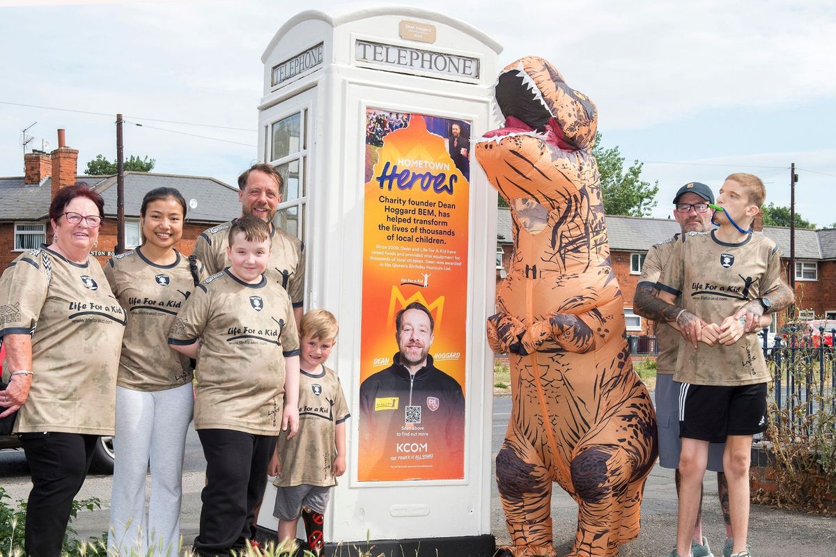 Roaring success at unveiling of KCOM's latest Hometown Hero phone box honouring charity champion Dean Hoggard
