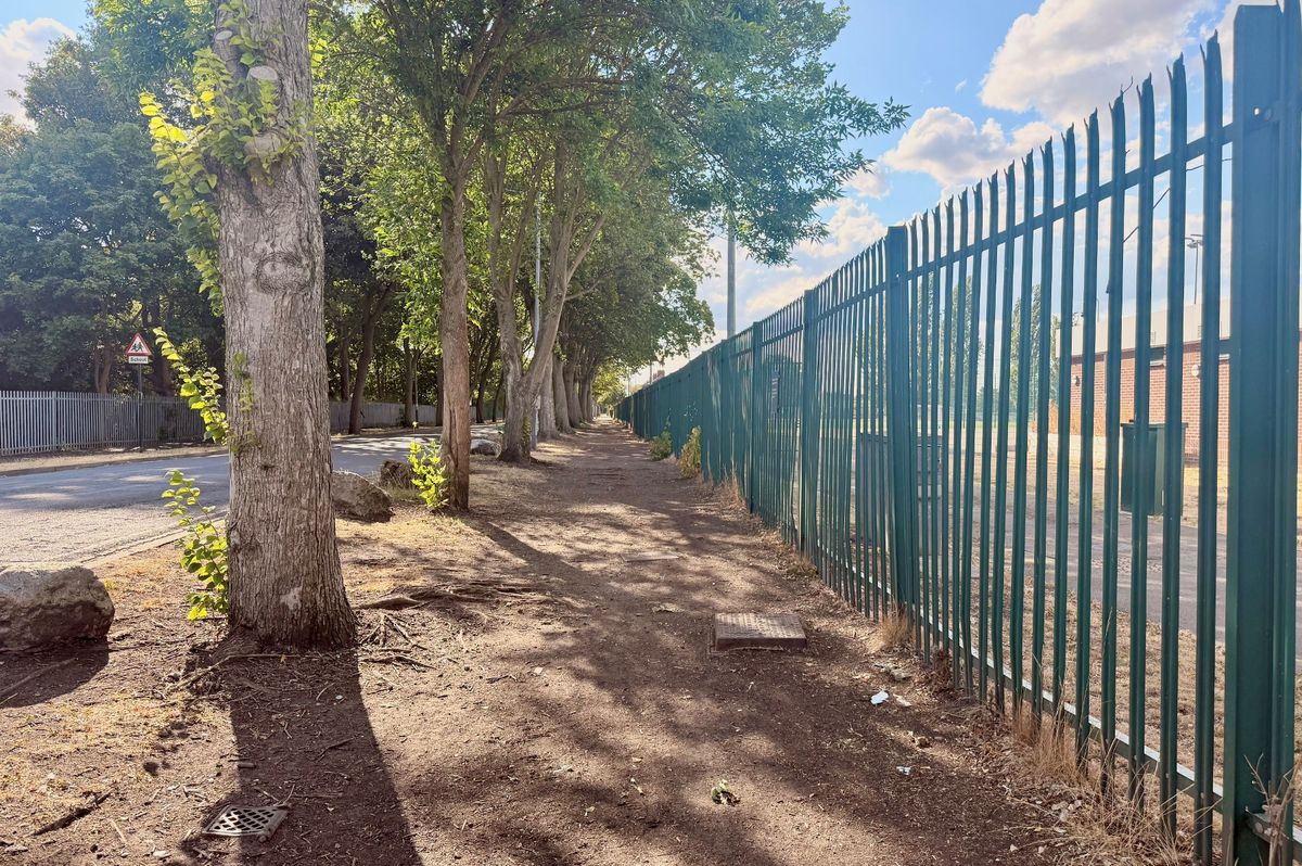 Pedestrian improvement works are to be carried out in Inglemire Lane, Hull