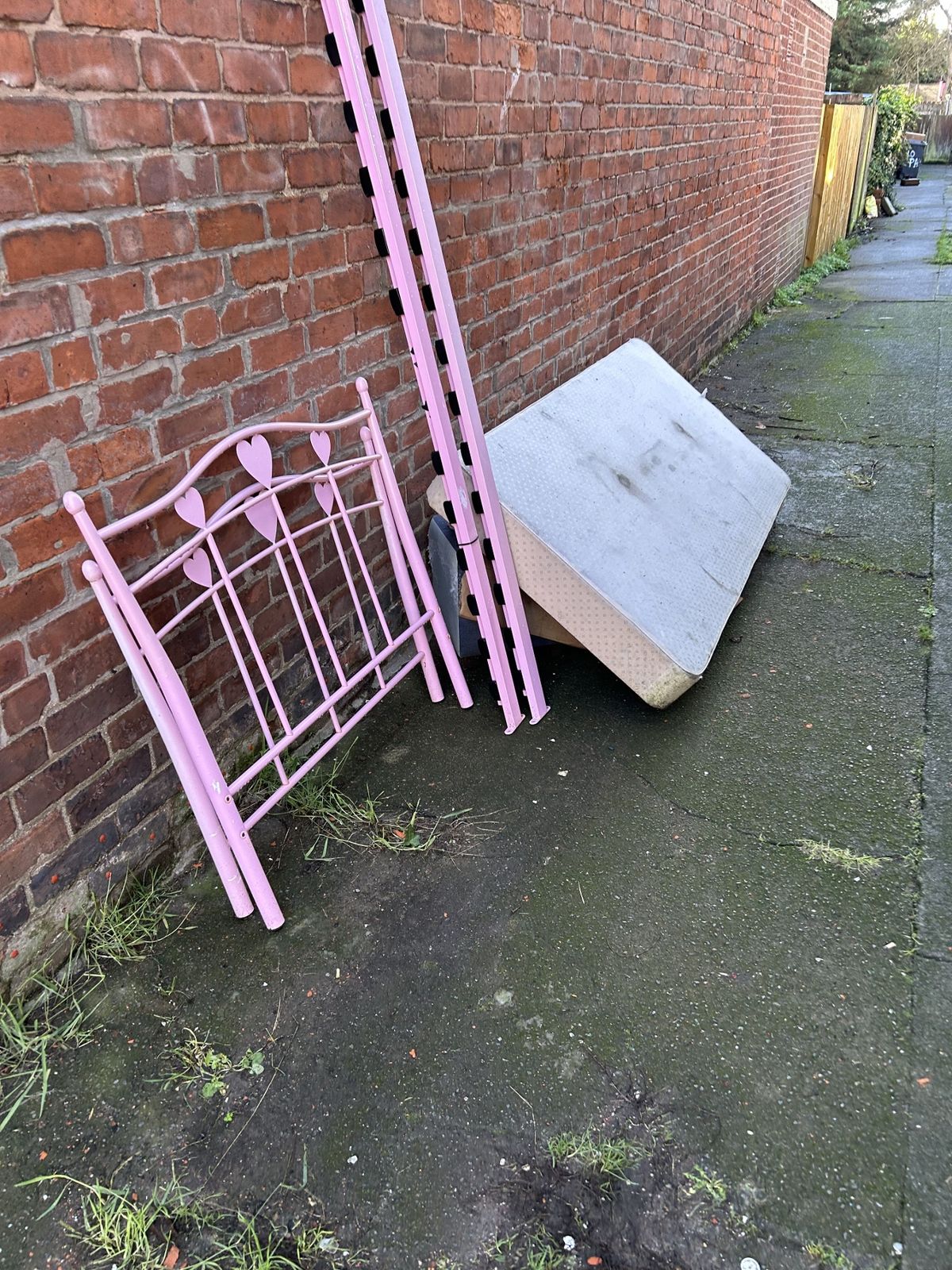 30/08/26 - Hull fly-tippers ordered to pay over £10,000 by Hull Magistrates' Court after prosecutions brought by Hull City Council. Some of the illegally dumped waste